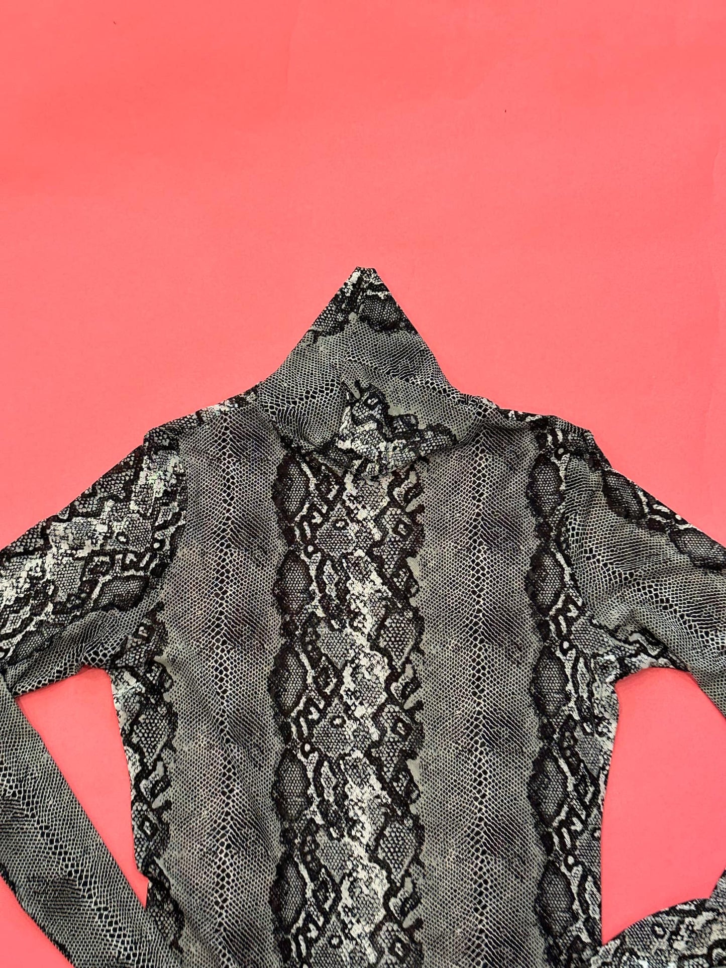 RAMPAGE Snake Skin mesh top SIZE LARGE