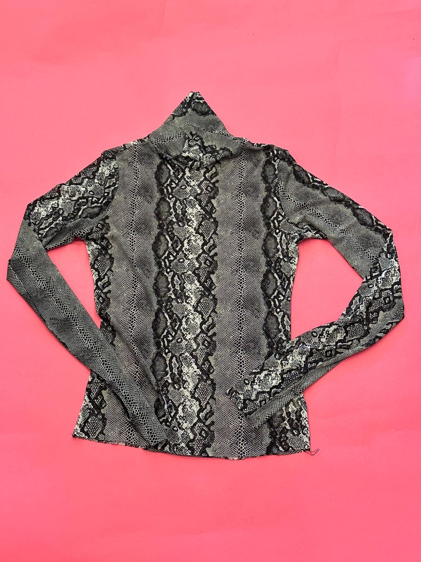 RAMPAGE Snake Skin mesh top SIZE LARGE